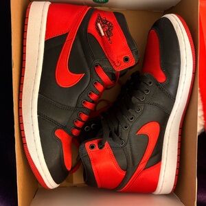 Nike Women’s  Black and Red Sneakers size 8.5